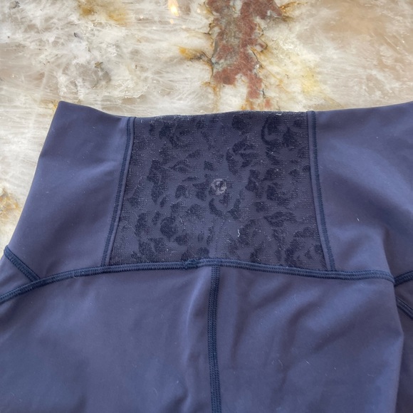 Lululemon workout pants - Size 6 - Picture 3 of 8